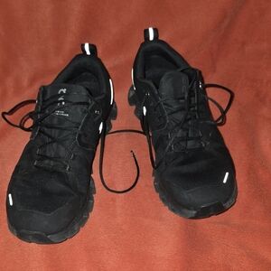 Black Athletic Shoes On Cloud Size 9 Womens